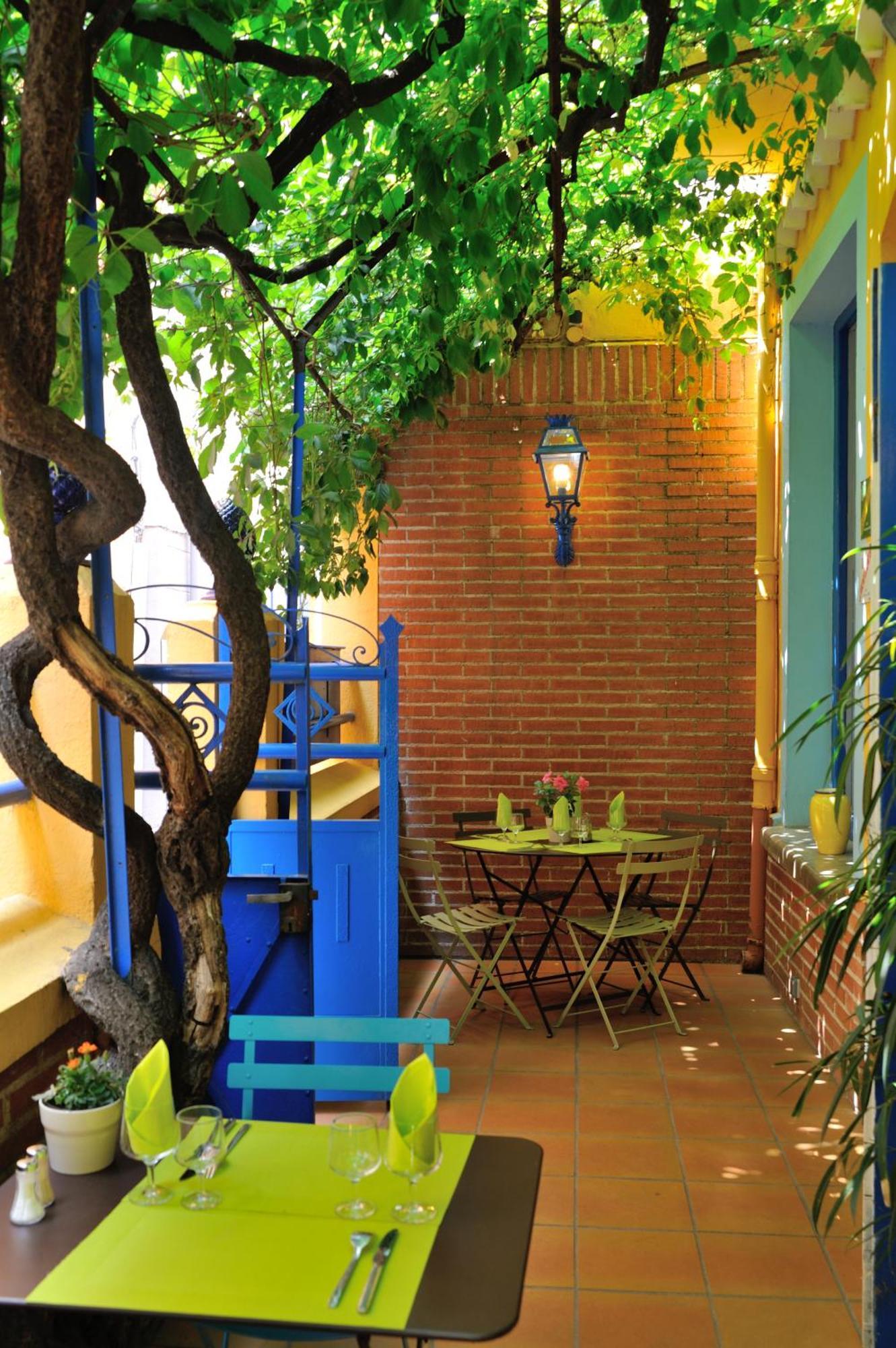 Hotel Restaurant Cortie Thuir Exterior foto