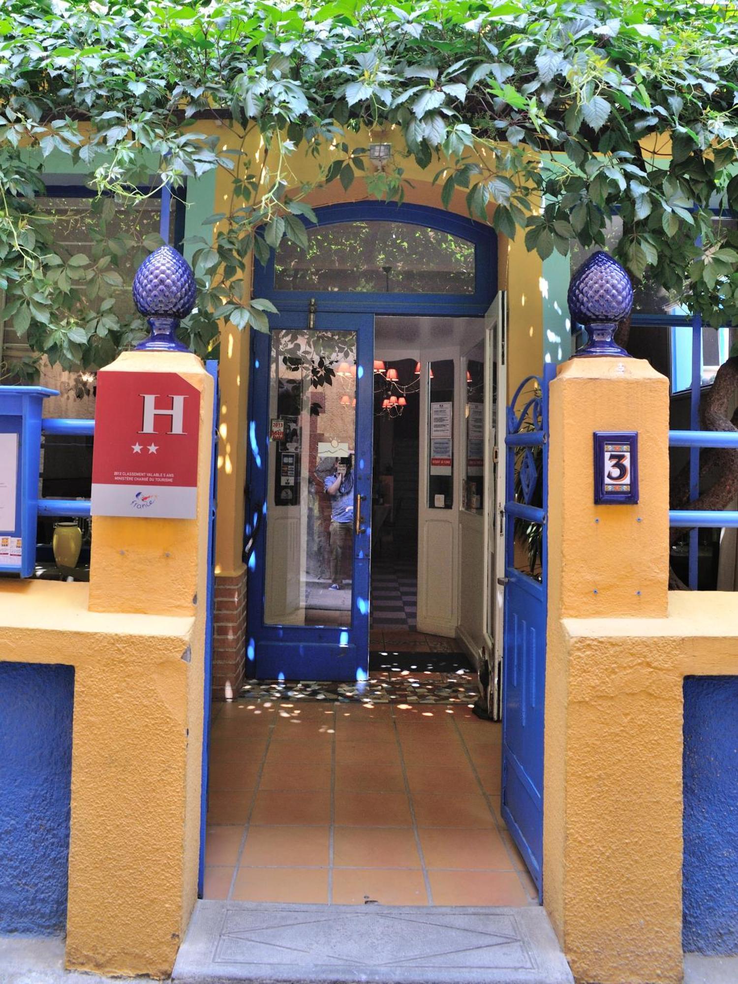 Hotel Restaurant Cortie Thuir Exterior foto